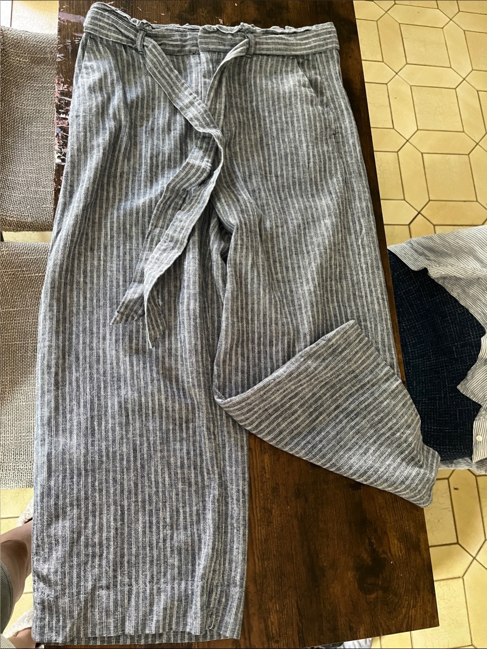 Banana Republic navy/wht Striped linen bend Wide Leg Pants w/zipper and tie fron